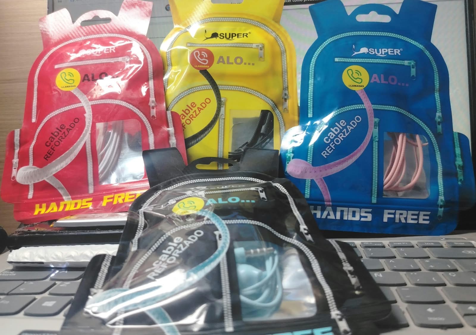 AUDIFONOS CON CABLE SUPER